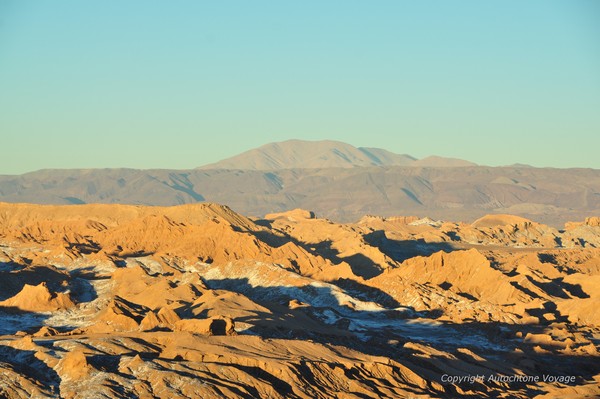 Coucher de soleil sur la Vall&eacute;e de la Lune et le Cerro Kimal &ndash; Pierre du Coyote 