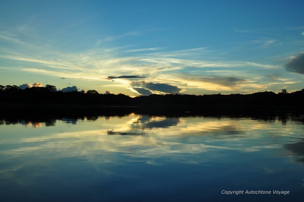 Balade en pirogue avant l&rsquo;observation nocturne des ca&iuml;mans - R&eacute;serve Serere 