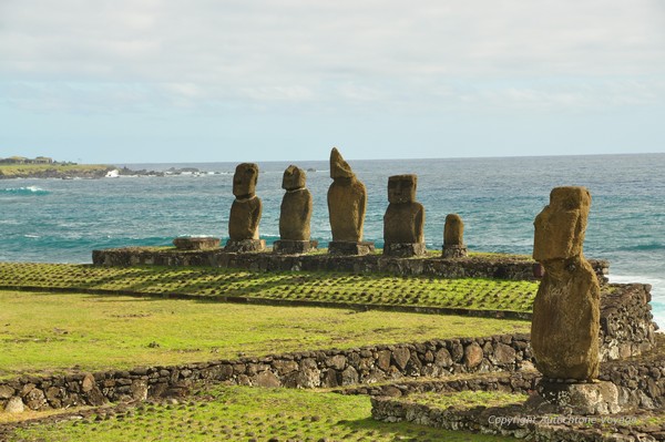 Le site de Tahai et ses trois plateformes &ndash; Hanga Roa 