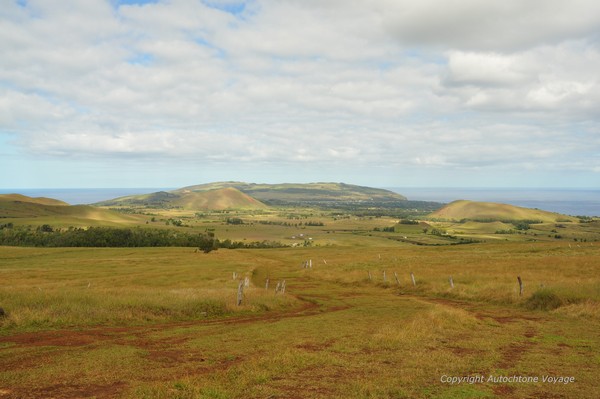 Panorama sur Hanga Roa depuis le volcan Terevaka (511m) - Akivi