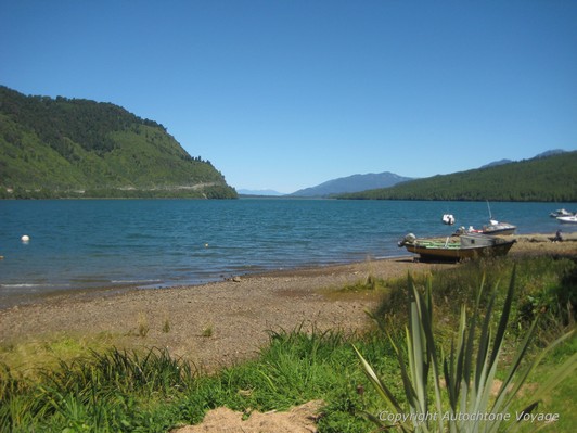 Les bords du lac Puyuhuapi &ndash; Route Australe