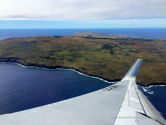 Atterrissage &agrave; l&rsquo;a&eacute;roport international Mataveri &ndash; Hanga Roa