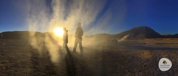 Couch&eacute; du soleil aux geysers du Tatio (4321m)